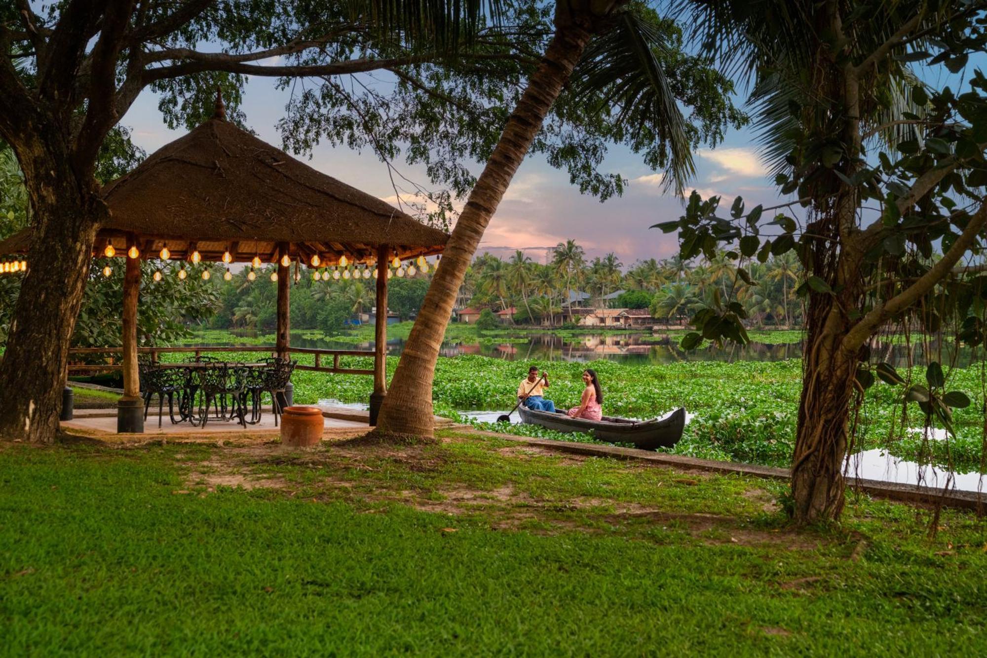 Baymaas Lake House Kochi ภายนอก รูปภาพ
