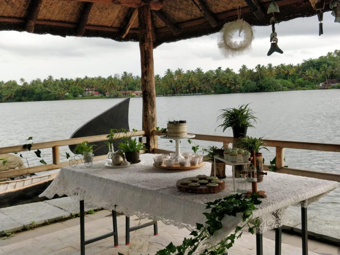 Baymaas Lake House Kochi ภายนอก รูปภาพ