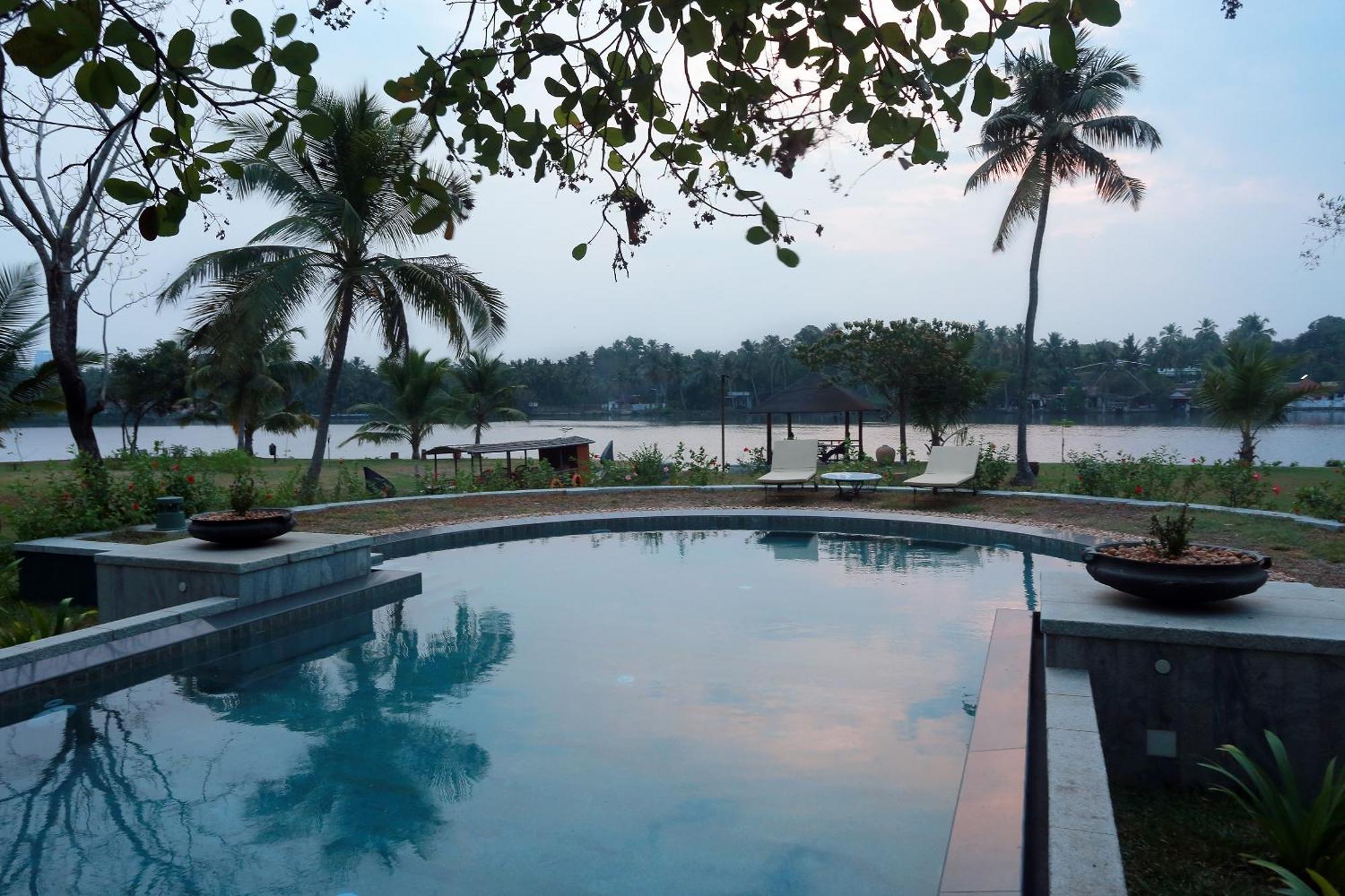 Baymaas Lake House Kochi ภายนอก รูปภาพ