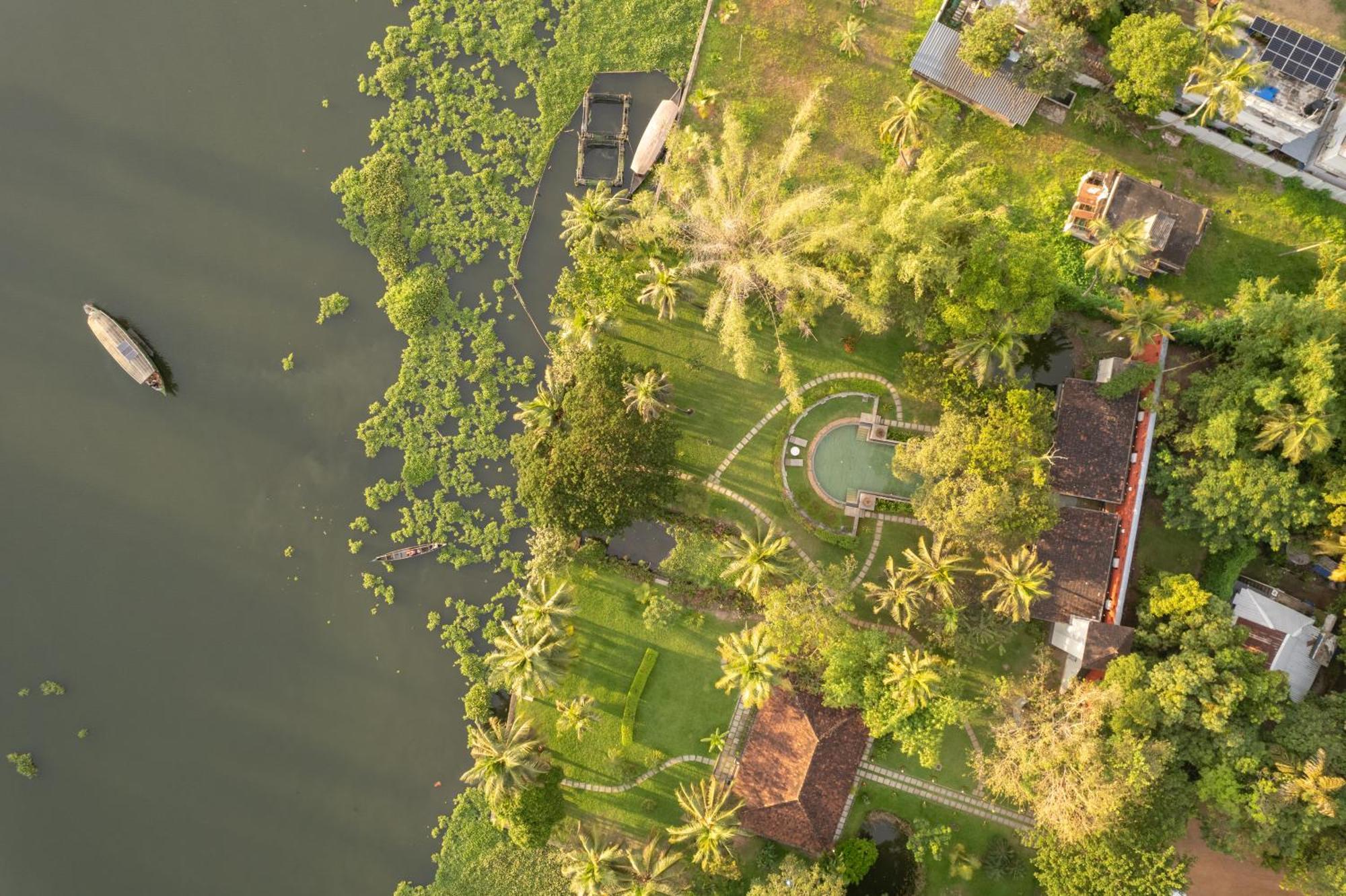 Baymaas Lake House Kochi ภายนอก รูปภาพ
