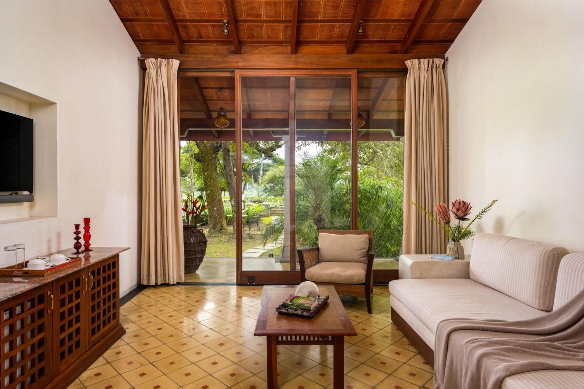 Baymaas Lake House Kochi ภายนอก รูปภาพ